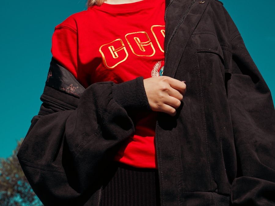 How to Buy a Wool Coat: A Decision Chain Built on Fiber Count, Weight, and Height