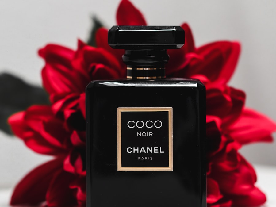 Top, Heart and Base: How a Fragrance Is Structured and Smelled