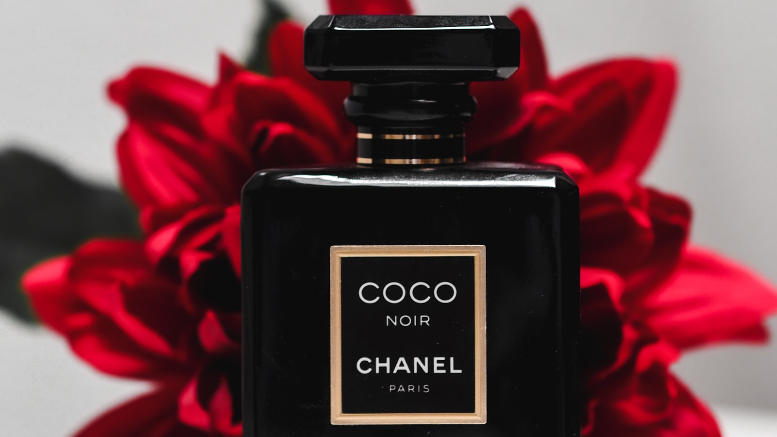 Top, Heart and Base: How a Fragrance Is Structured and Smelled